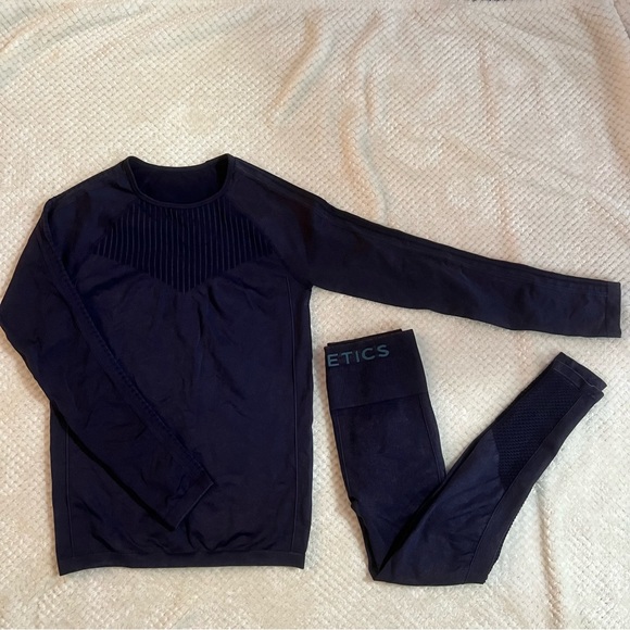 Fabletics Other - Fabletics deep navy wash set